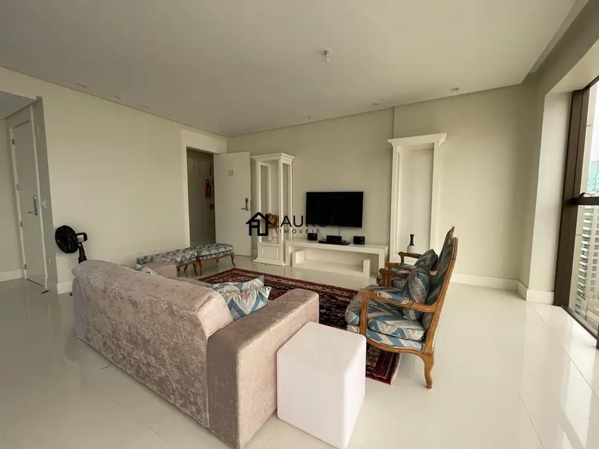 Apartamento com 3 quartos à venda, 130m2 em Centro, Balneario Camboriu - SC - imagem 3 Foto 3 de Apartamento com 3 quartos à venda, 130m2 em Centro, Balneario Camboriu - SC