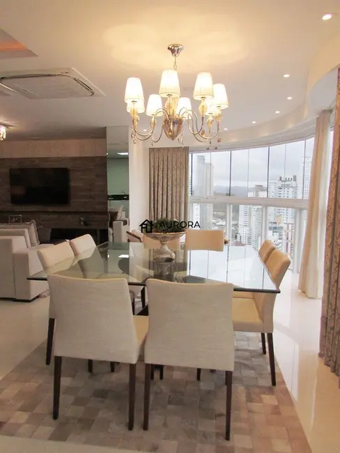 Apartamento com 4 quartos à venda, 237m2 em Balneario Camboriu - SC - imagem 6 Foto 6 de Apartamento com 4 quartos à venda, 237m2 em Balneario Camboriu - SC