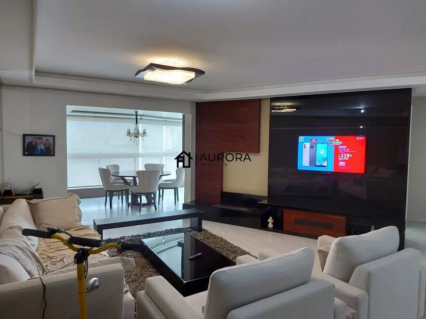 Apartamento com 3 quartos para alugar, 157m2 em Centro, Balneario Camboriu - SC - imagem 2 Foto 2 de Apartamento com 3 quartos para alugar, 157m2 em Centro, Balneario Camboriu - SC