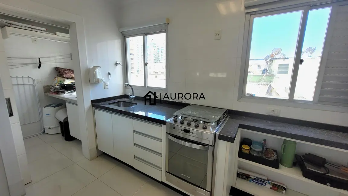 Apartamento com 3 quartos para alugar, 129m2 em Centro, Balneario Camboriu - SC - imagem 7 Foto 7 de Apartamento com 3 quartos para alugar, 129m2 em Centro, Balneario Camboriu - SC