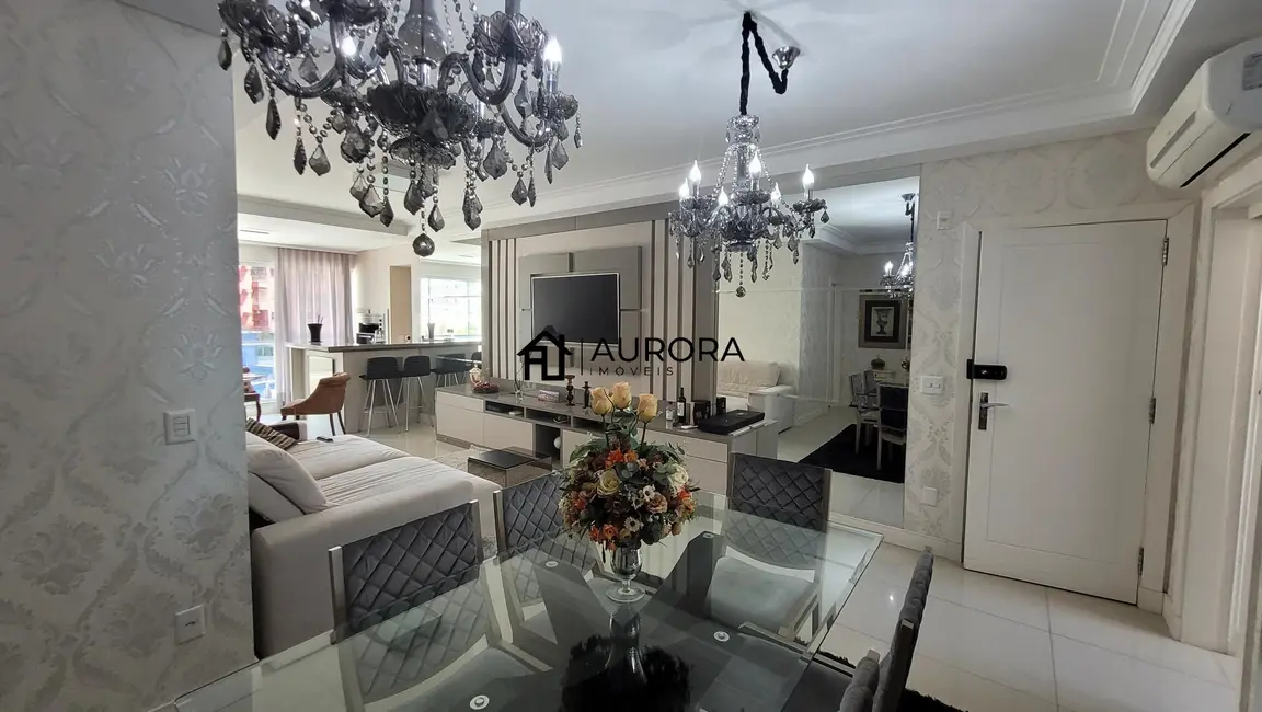 Apartamento com 4 quartos para alugar, 145m2 em Centro, Balneario Camboriu - SC - imagem 8 Foto 8 de Apartamento com 4 quartos para alugar, 145m2 em Centro, Balneario Camboriu - SC