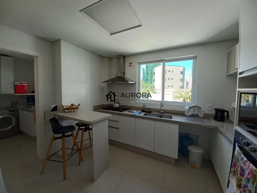 Apartamento com 4 quartos para alugar, 145m2 em Centro, Balneario Camboriu - SC - imagem 4 Foto 4 de Apartamento com 4 quartos para alugar, 145m2 em Centro, Balneario Camboriu - SC
