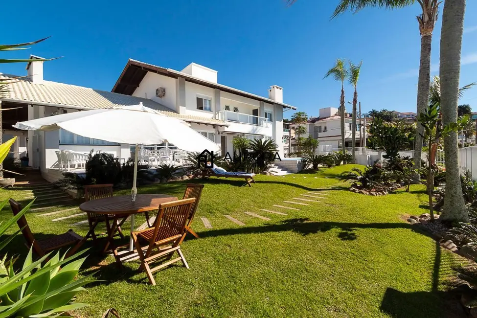 Casa com 6 quartos à venda, 805m2 em Centro, Bombinhas - SC - imagem 5 Foto 5 de Casa com 6 quartos à venda, 805m2 em Centro, Bombinhas - SC
