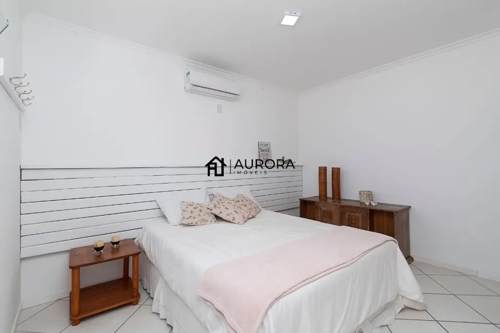 Casa com 6 quartos à venda, 805m2 em Centro, Bombinhas - SC - imagem 9 Foto 9 de Casa com 6 quartos à venda, 805m2 em Centro, Bombinhas - SC