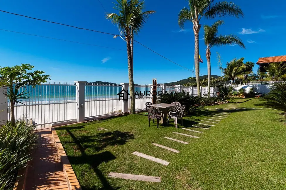 Casa com 6 quartos à venda, 805m2 em Centro, Bombinhas - SC - imagem 3 Foto 3 de Casa com 6 quartos à venda, 805m2 em Centro, Bombinhas - SC