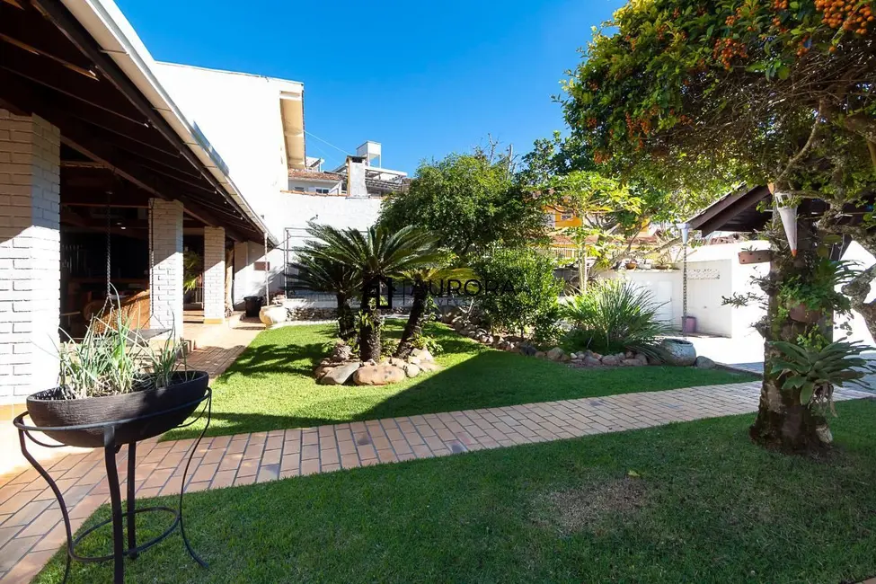 Casa com 6 quartos à venda, 805m2 em Centro, Bombinhas - SC - imagem 7 Foto 7 de Casa com 6 quartos à venda, 805m2 em Centro, Bombinhas - SC