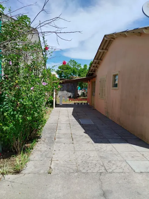 Foto 2 de Casa com 2 quartos à venda, 80m2 em Tapes - RS