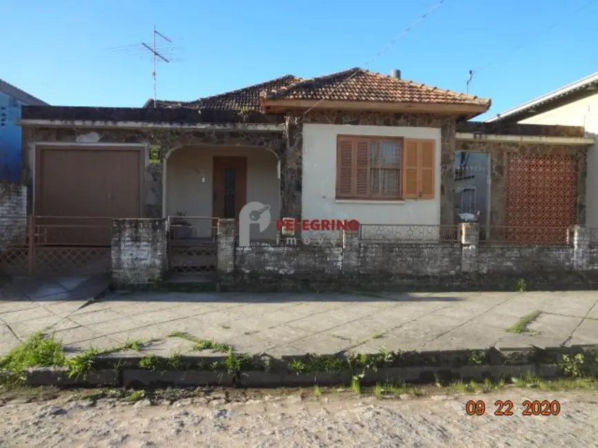 Foto 1 de Casa com 4 quartos à venda, 158m2 em Centro, Tapes - RS