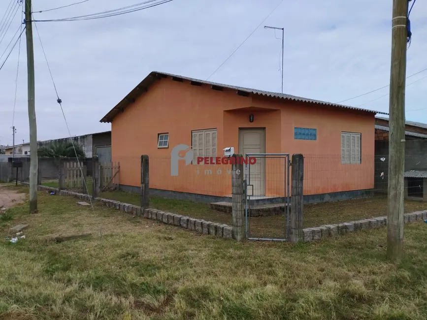 Foto 1 de Casa com 2 quartos à venda, 129m2 em Tapes - RS