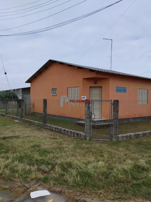 Foto 2 de Casa com 2 quartos à venda, 129m2 em Tapes - RS