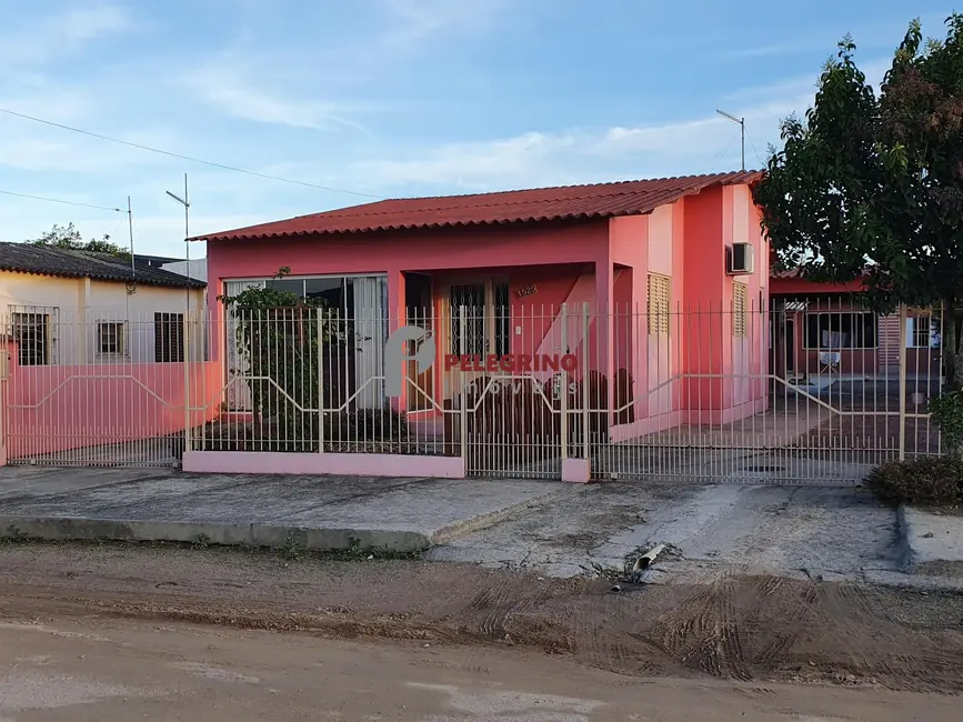 Foto 1 de Casa com 3 quartos à venda, 190m2 em Centro, Tapes - RS
