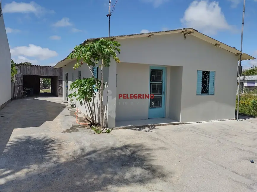 Foto 1 de Casa com 2 quartos à venda, 70m2 em Centro, Tapes - RS