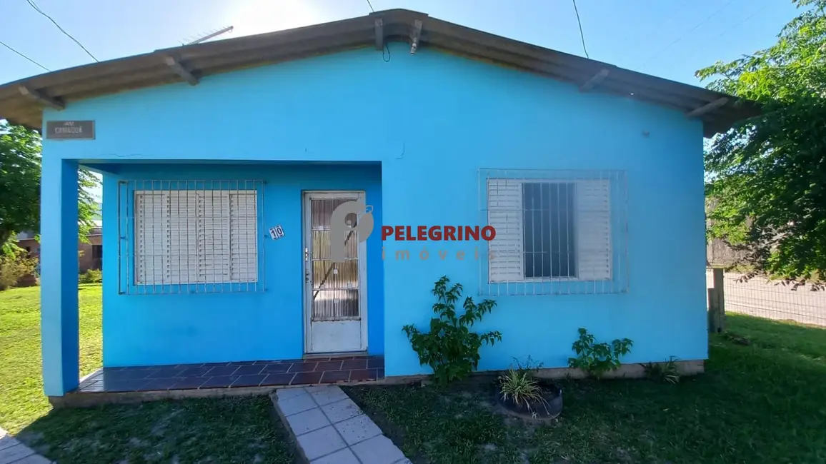 Foto 1 de Casa com 2 quartos à venda, 64m2 em Centro, Tapes - RS