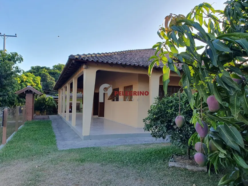 Foto 1 de Casa com 3 quartos à venda, 258m2 em Tapes - RS