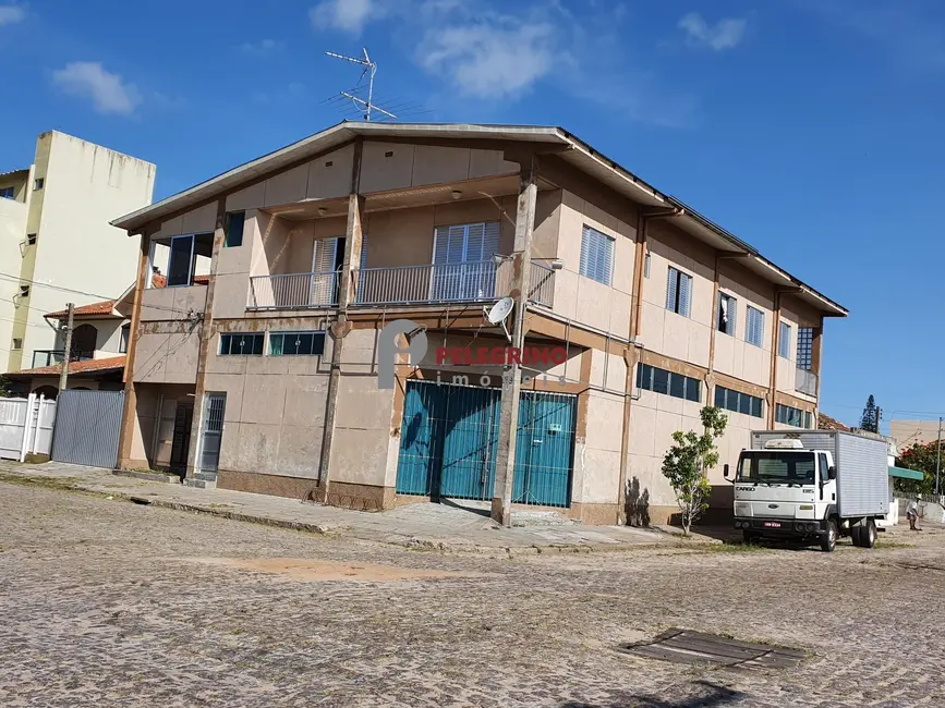 Foto 1 de Prédio Inteiro com 3 quartos para alugar, 612m2 em Centro, Tapes - RS