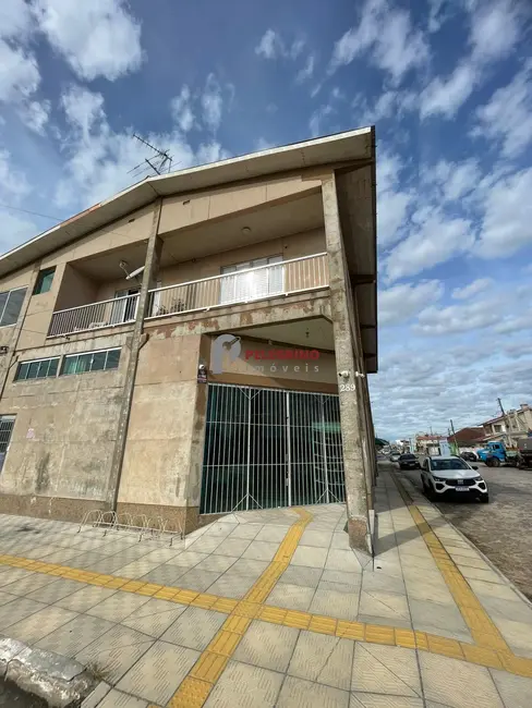 Foto 1 de Prédio Inteiro com 3 quartos para alugar, 612m2 em Centro, Tapes - RS