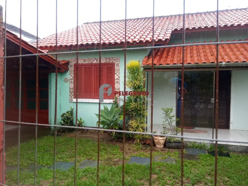 Foto 1 de Casa com 2 quartos à venda, 64m2 em Tramandai - RS