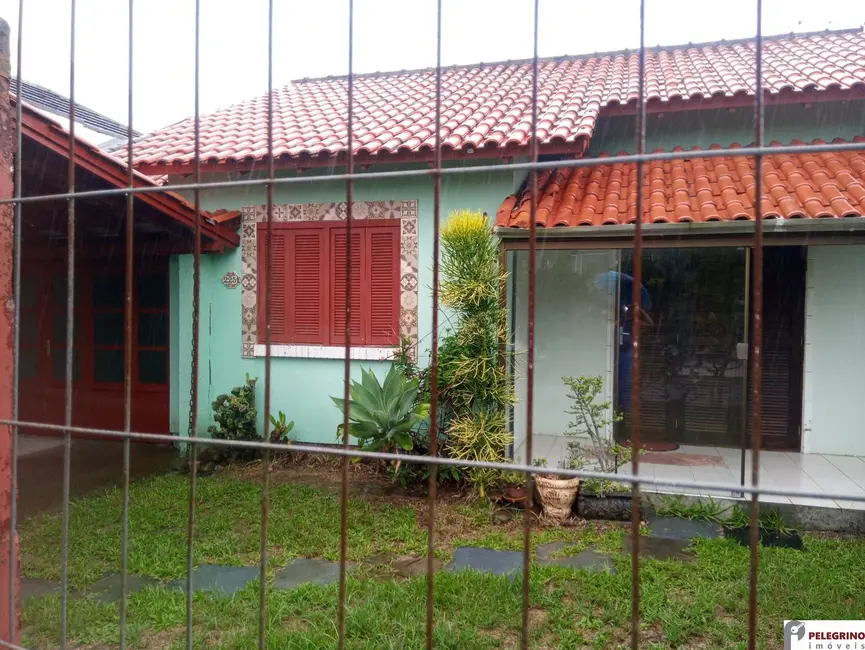 Foto 1 de Casa com 2 quartos à venda, 64m2 em Tramandai - RS