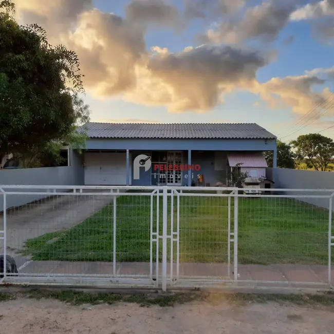 Foto 1 de Casa com 2 quartos à venda, 99m2 em Tapes - RS