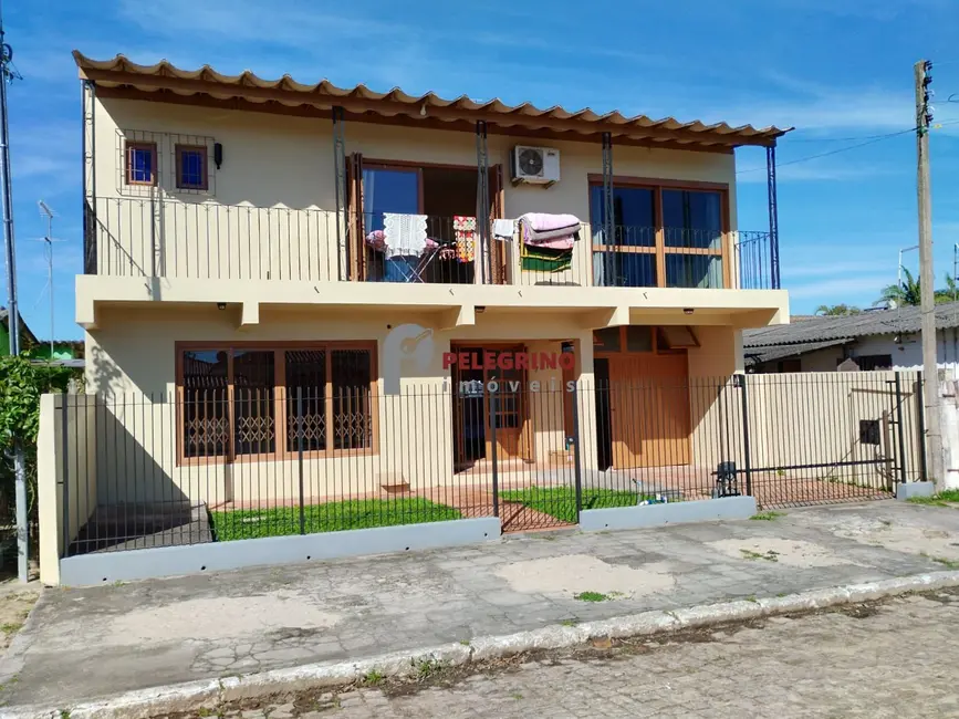 Foto 2 de Casa com 4 quartos à venda, 240m2 em Centro, Tapes - RS