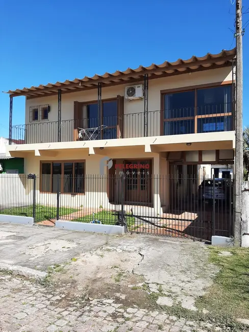 Foto 2 de Casa com 4 quartos à venda, 240m2 em Centro, Tapes - RS