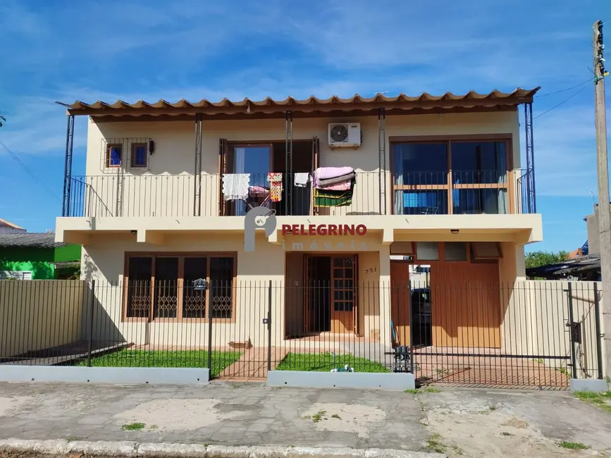 Foto 1 de Casa com 4 quartos à venda, 240m2 em Centro, Tapes - RS