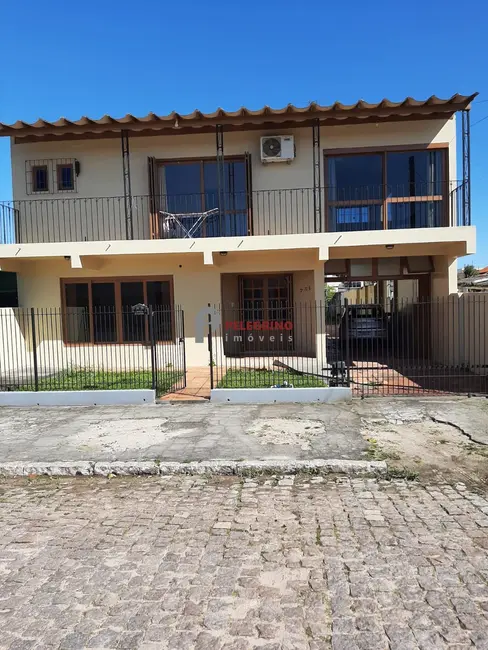 Foto 1 de Casa com 4 quartos à venda, 240m2 em Centro, Tapes - RS
