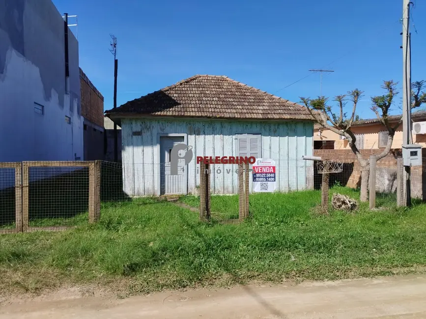 Foto 1 de Casa com 2 quartos à venda, 44m2 em Centro, Tapes - RS