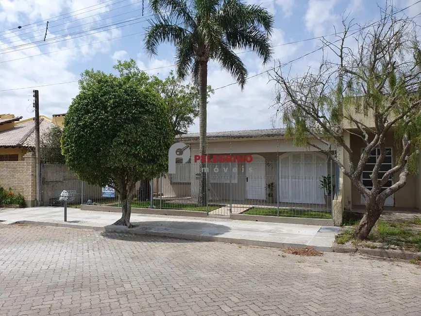 Foto 1 de Casa com 4 quartos à venda, 127m2 em Centro, Tapes - RS