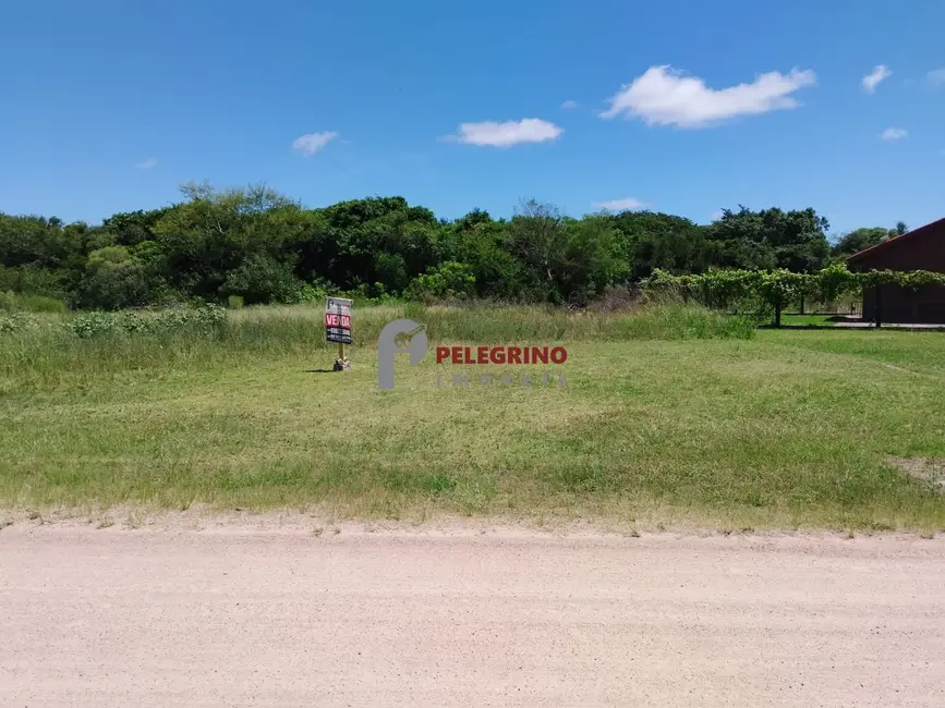 Foto 1 de Terreno / Lote à venda, 300m2 em Tapes - RS