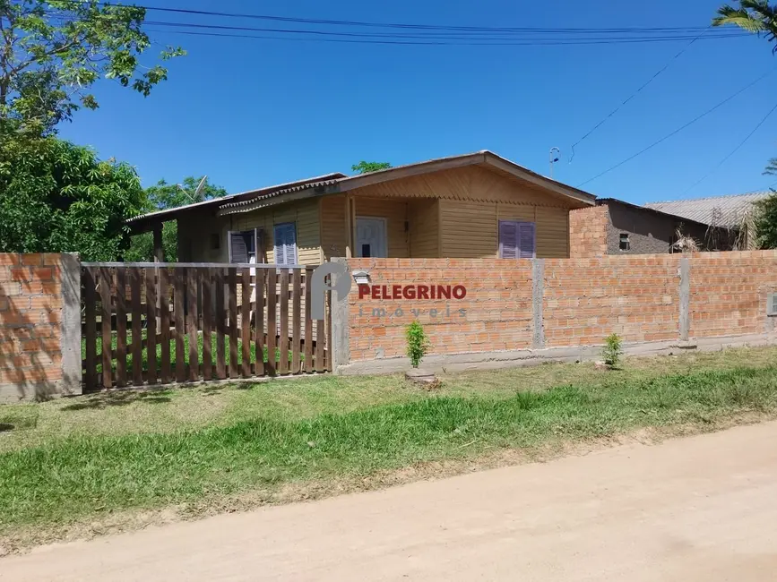 Foto 1 de Casa com 1 quarto à venda, 60m2 em Tapes - RS