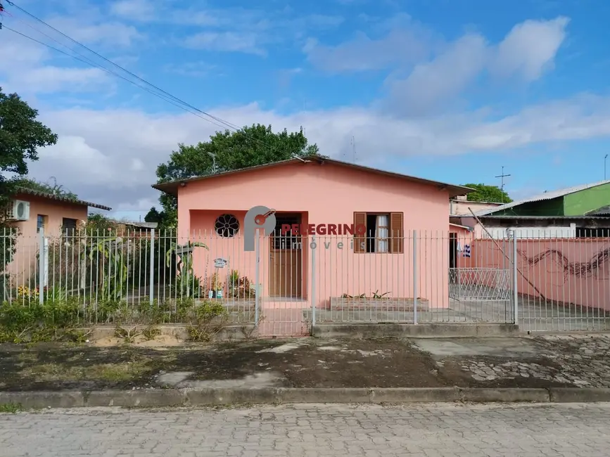 Foto 1 de Casa com 2 quartos à venda, 111m2 em Centro, Tapes - RS