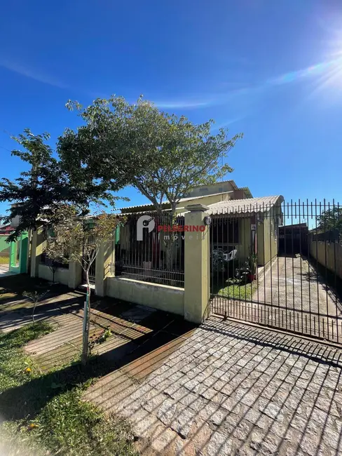 Foto 1 de Casa com 2 quartos à venda, 185m2 em Tapes - RS