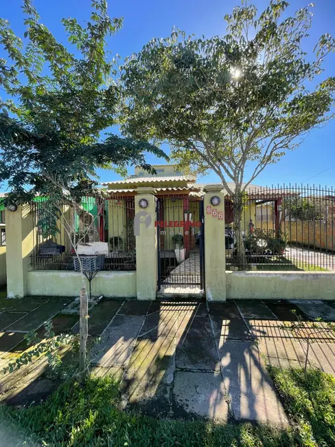 Foto 2 de Casa com 2 quartos à venda, 185m2 em Tapes - RS