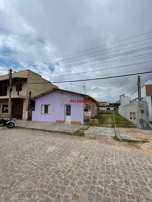 Foto 1 de Casa com 6 quartos à venda, 166m2 em Centro, Tapes - RS