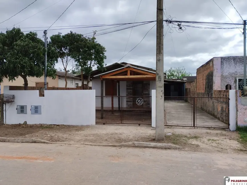 Foto 1 de Casa com 2 quartos para alugar, 55m2 em Centro, Tapes - RS