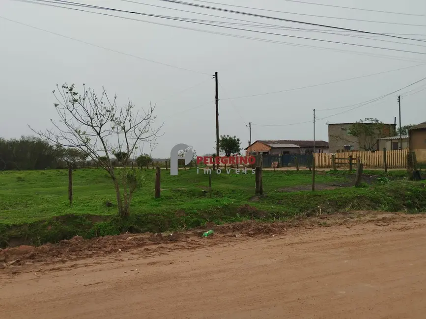 Foto 2 de Terreno / Lote à venda, 395m2 em Tapes - RS