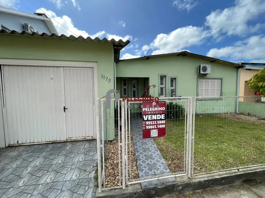 Foto 1 de Casa com 3 quartos à venda, 127m2 em Centro, Tapes - RS