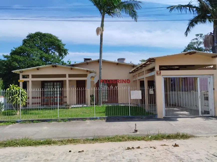 Foto 2 de Casa com 3 quartos à venda, 215m2 em Centro, Tapes - RS