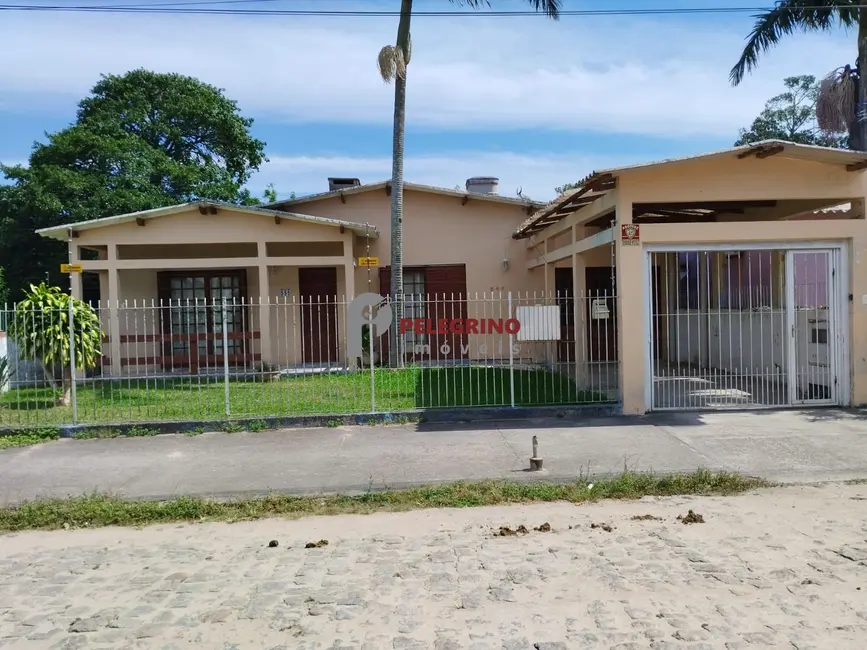 Foto 1 de Casa com 3 quartos à venda, 215m2 em Centro, Tapes - RS