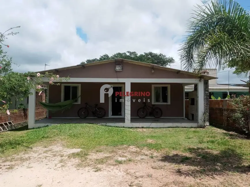 Foto 1 de Casa com 2 quartos à venda, 93m2 em Tapes - RS