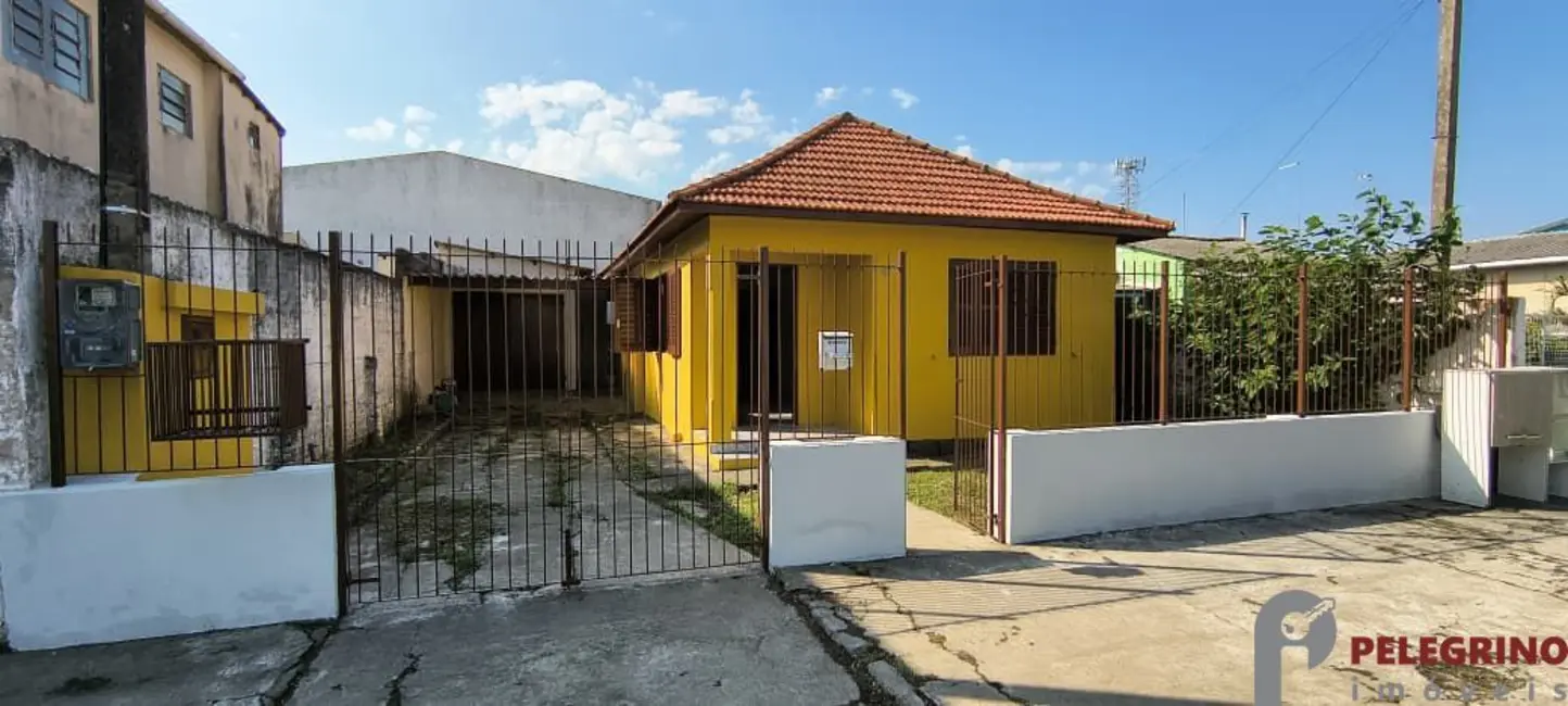 Foto 1 de Casa com 2 quartos à venda, 121m2 em Centro, Tapes - RS