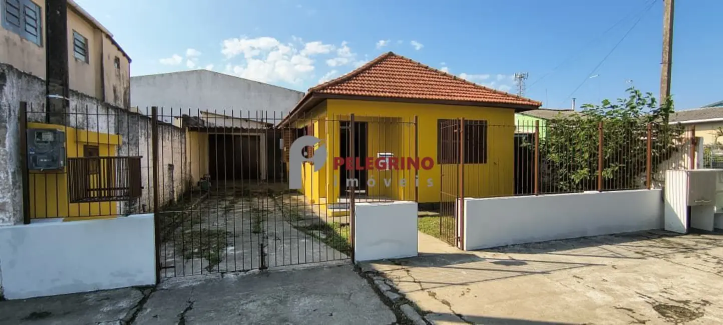 Foto 1 de Casa com 2 quartos à venda, 121m2 em Centro, Tapes - RS