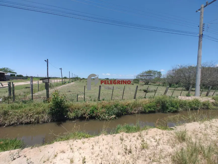 Foto 1 de Terreno / Lote à venda, 5035m2 em Tapes - RS