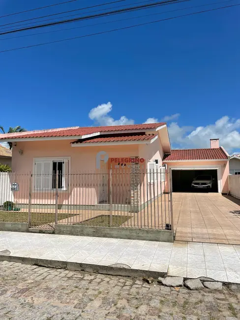 Foto 1 de Casa com 2 quartos à venda, 127m2 em Centro, Tapes - RS