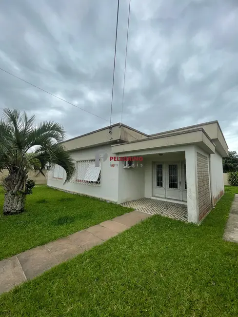 Foto 1 de Casa com 3 quartos à venda, 135m2 em Centro, Tapes - RS