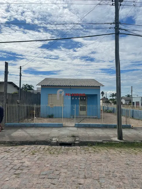Foto 1 de Casa com 2 quartos à venda, 82m2 em Centro, Tapes - RS