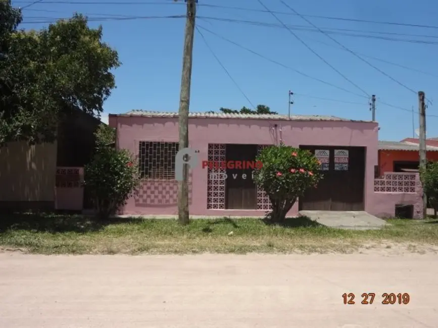 Foto 1 de Casa com 2 quartos à venda, 106m2 em Centro, Tapes - RS