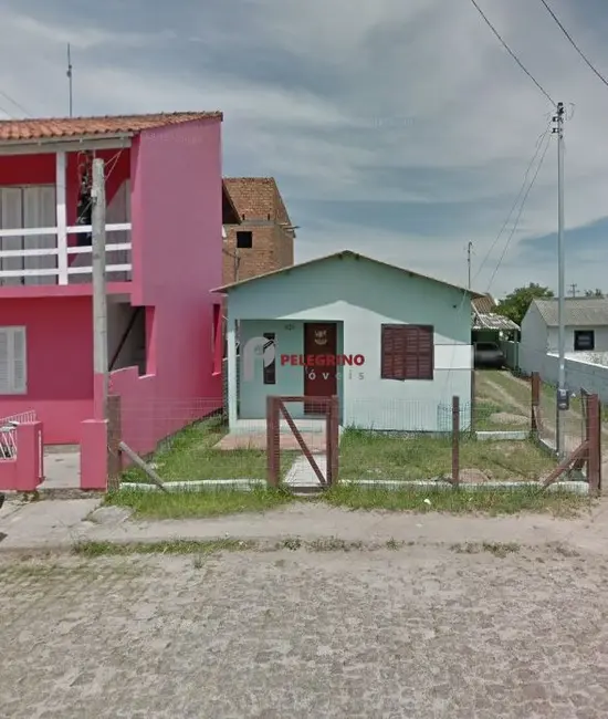 Foto 1 de Casa com 2 quartos à venda, 69m2 em Centro, Tapes - RS