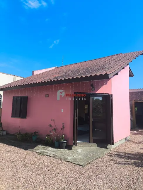 Foto 1 de Casa com 2 quartos à venda, 220m2 em Tapes - RS